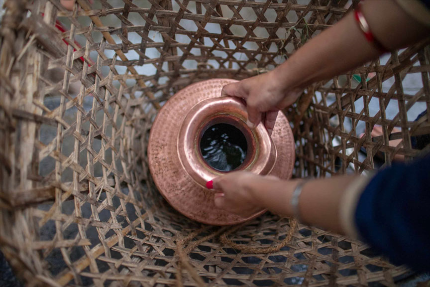 Some place their full gagris in woven baskets to make carrying the heavy containers easier.